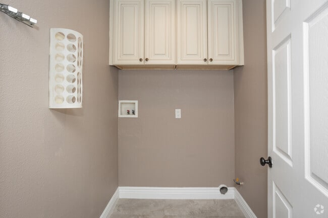3BR, 2BA - 1,660SF - Laundry Room