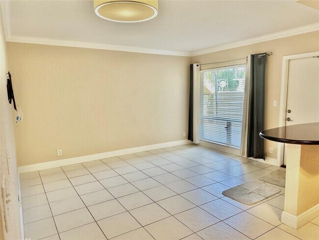 Building Photo - 2190 SE 5th St Unit 3-B