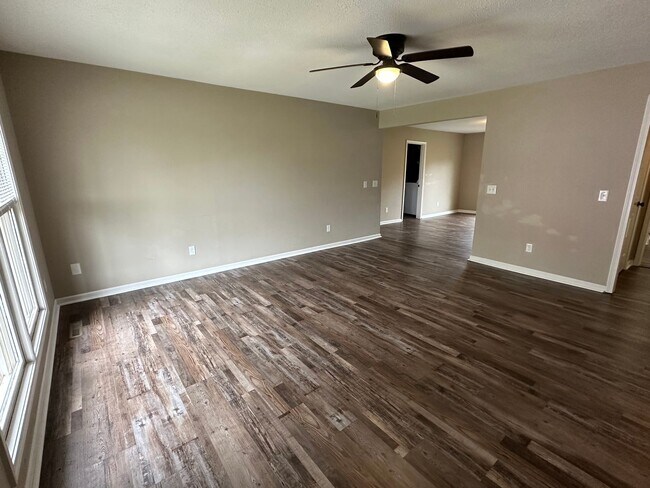 1402 Valleywood Dr Unit B