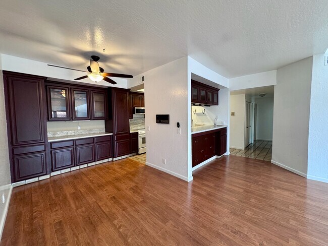 Dining Area - 25912 Hayward Blvd Unit 304