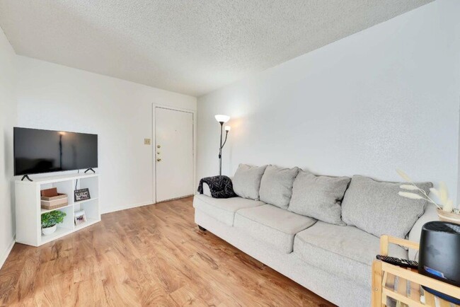 Photo - 2803 Hemphill Park Condo Unit 305