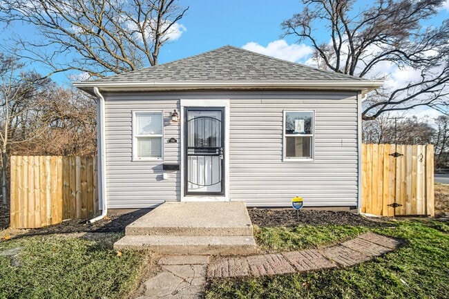 Building Photo - SCHEDULE YOUR APPOINTMENT TODAY & COME SEE... Rental