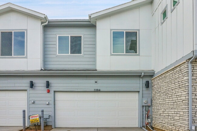 Photo - $2,350- 3 Bed 2.5 Bath Townhome in CO Springs with Central AC, and In Unit Laundry!