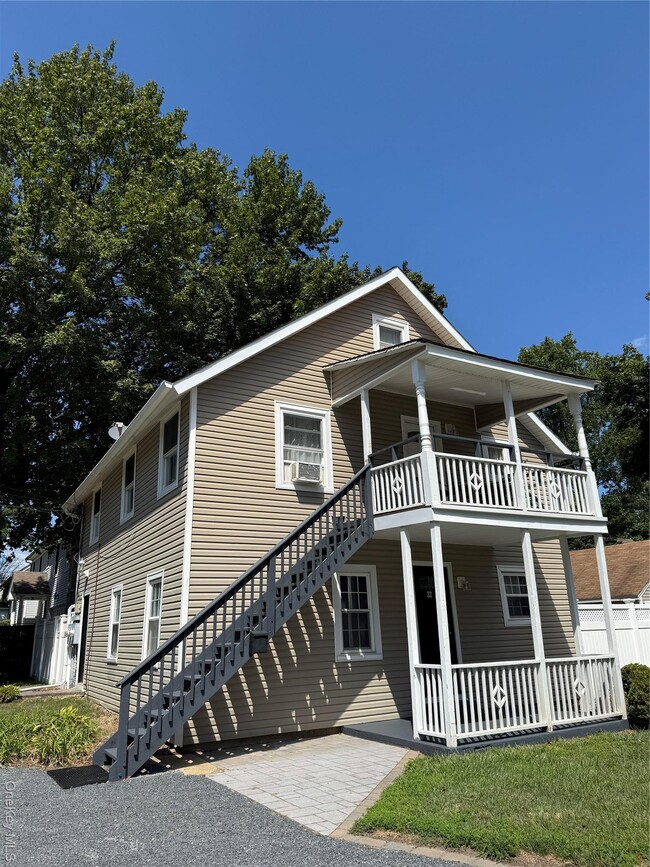 Building Photo - 22 Locust Ave Rental