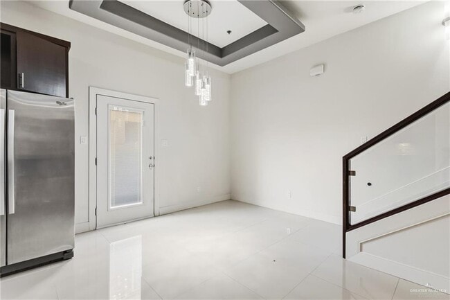 Photo - 16 L S Rd Unit 2