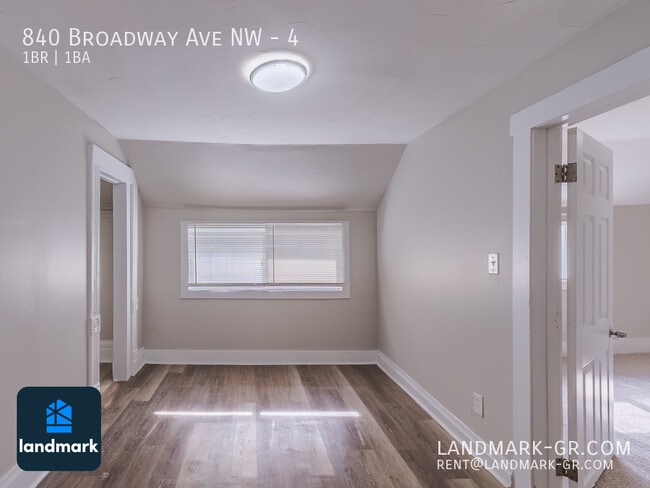 Photo - 840 Broadway Ave NW Unidad 4