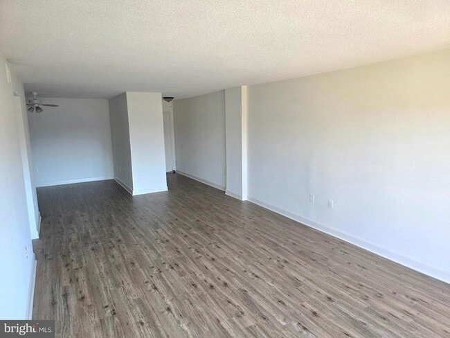 Photo - 1300 Army Navy Dr Unidad 306