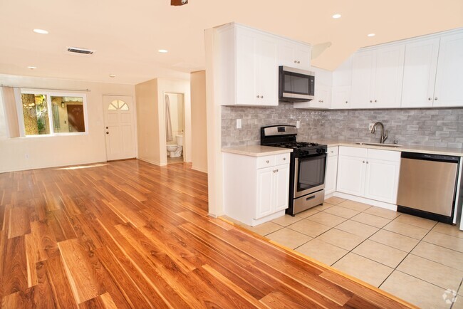 Building Photo - 17151 Roscoe Blvd Rental