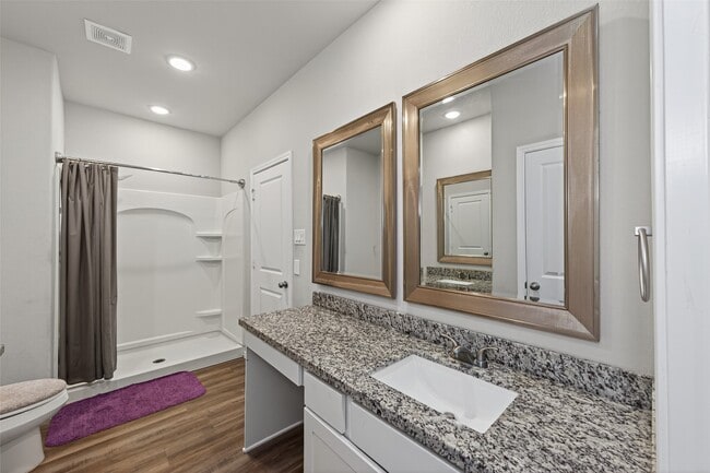 Building Photo - 804 Pearl River