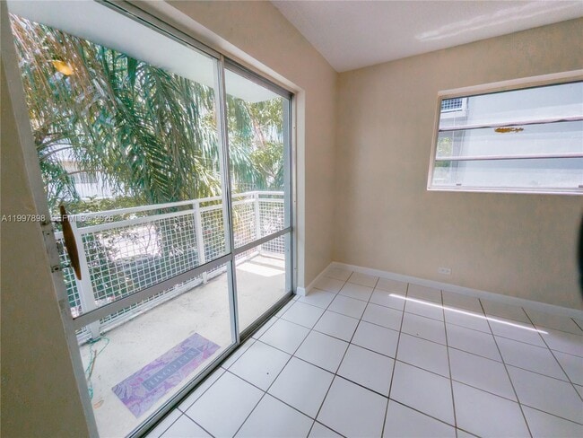 Photo - 1610 NW N River Dr Unit 204