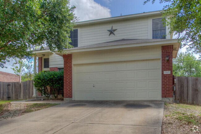 Building Photo - Very clean 4 BR 2.5 Bath Rental