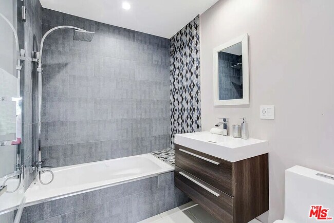 Photo - 8401 Wyndham Rd