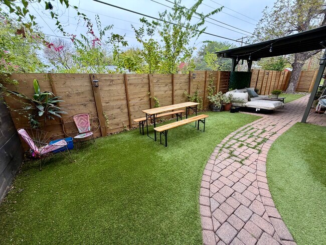 Photo - 2201 E 20th St