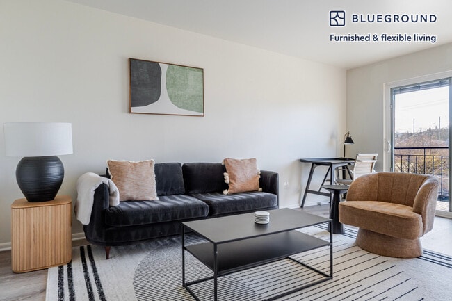 Building Photo - 2850 15th Ave W