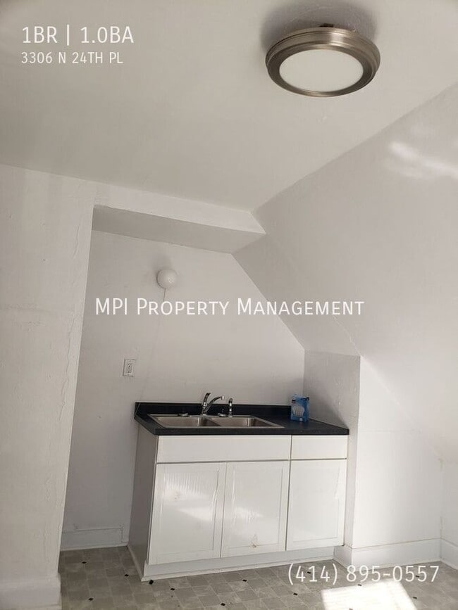 Building Photo - 3306 N 24th Pl