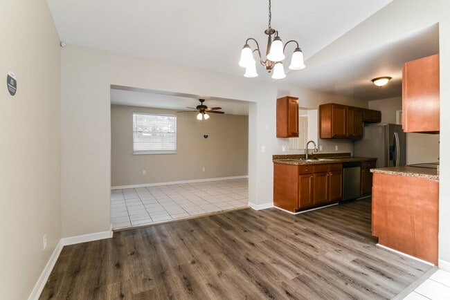 Photo - 724 Iowa Woods Cir E