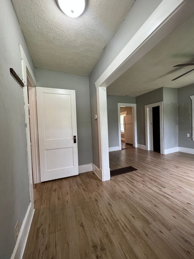 Photo - 1522 W High St