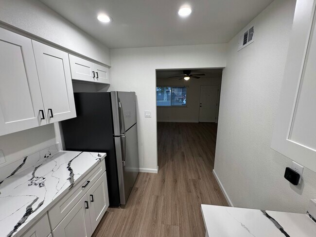 Photo - 2118 N Glenn Ave Unidad 2122 N. Glenn Ave