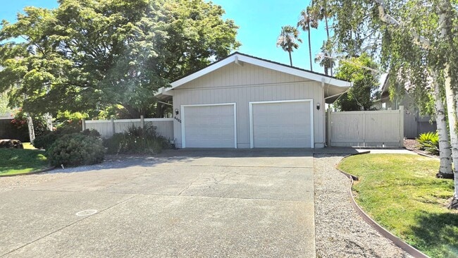 Building Photo - 6480 Havenside Dr