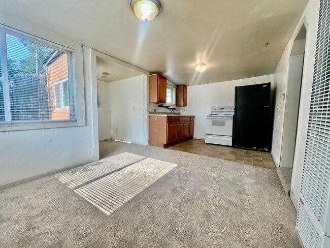 Building Photo - Fantastic home in desirable Englewood neighborhood