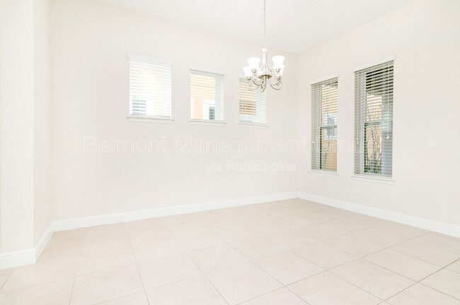 Photo - 8567 Pinter St