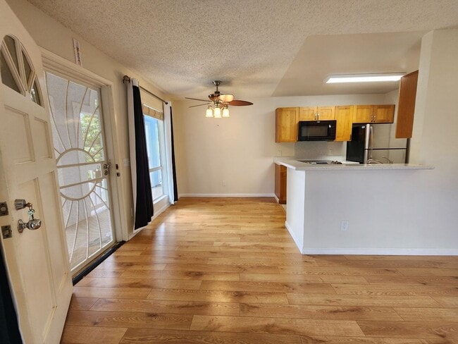 Building Photo - Parkview at Waikele - 2 bed, 2 bath Townhome