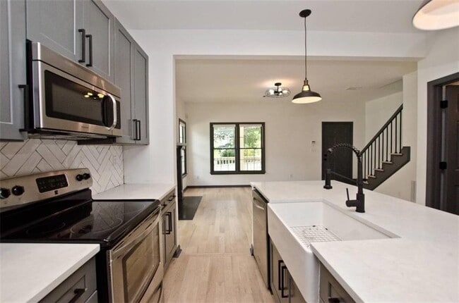 Photo - 931 Fern Ave SE