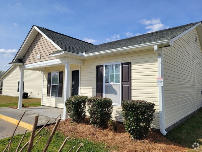 Building Photo - 2-Bedroom, 2-Bath Duplex House