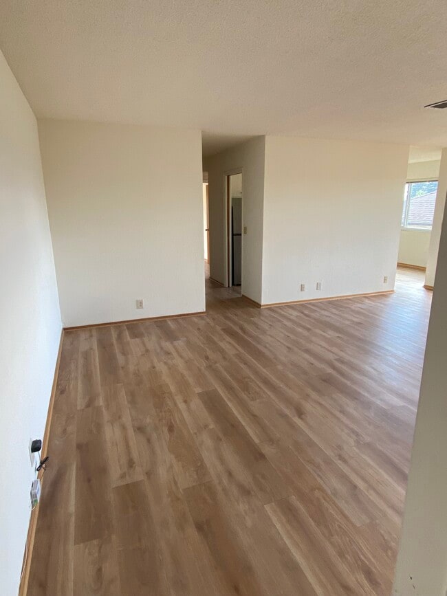 Photo - 1588 Henry St