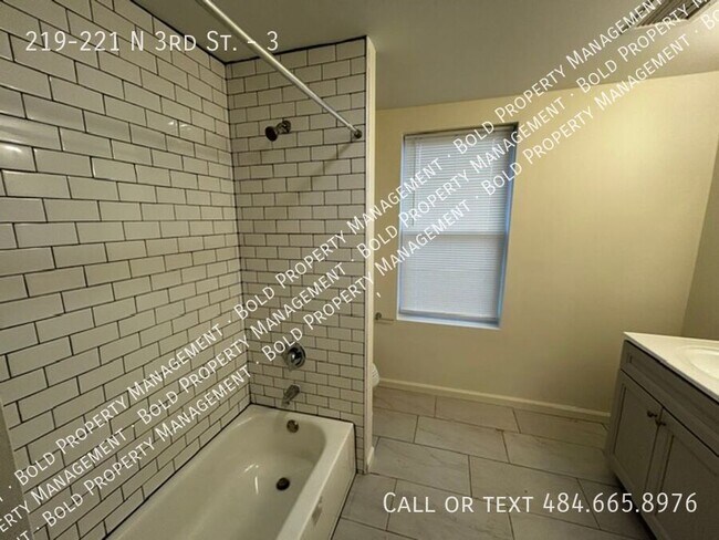 Photo - 219-221 N 3rd St.-3 Unidad 3