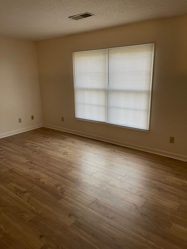 Photo - 3 Bedroom / 2 Bath Apt  Kingsport TN Unit #5