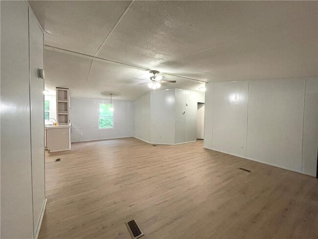Photo - 19 Dawson Forest Rd W