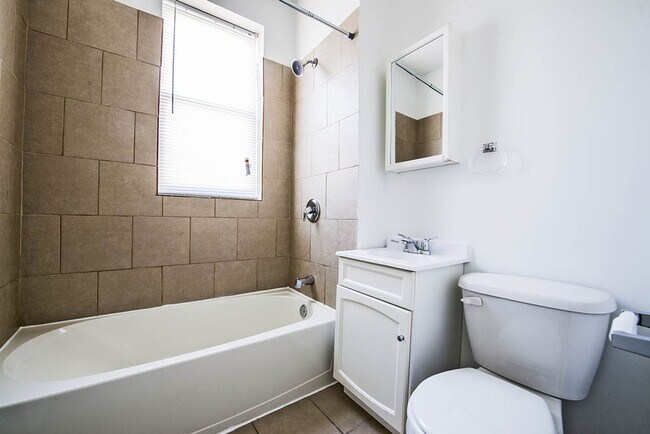 Photo - 7055 S St Lawrence Ave Chicago, IL 60637