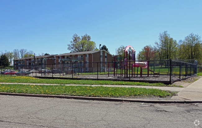 Primary Photo - Skyline Terrace Apartment