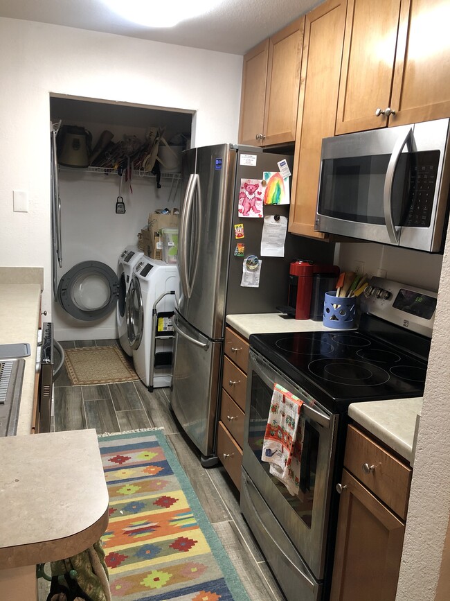 Kitchen - 271 Alexandra Dr Unit 8