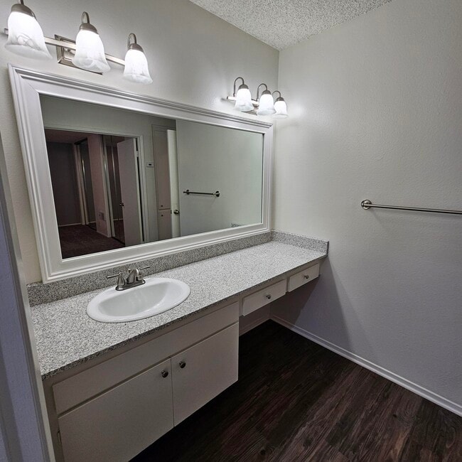 1BR, 1BA - 775 SF