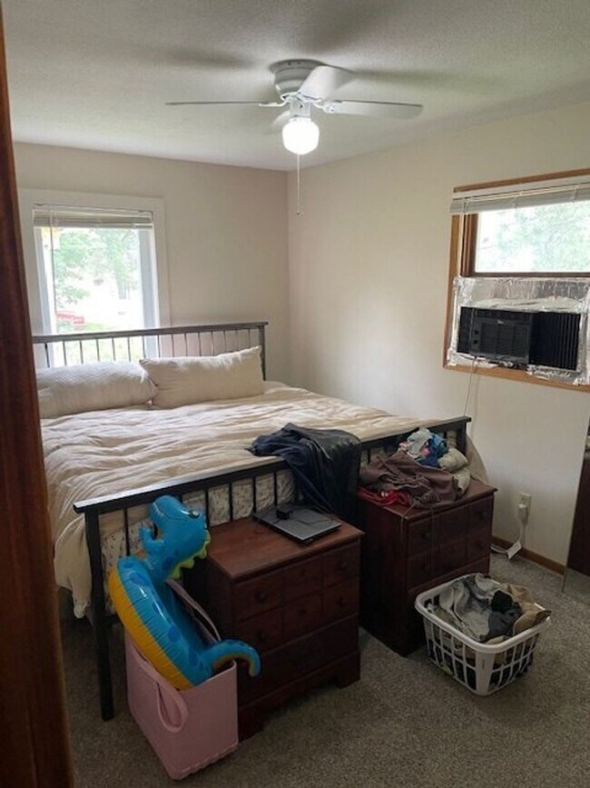 Photo - 3 BR, 1 bath, fenced in back yard
