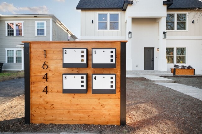 Photo - 1644 W Mistletoe Ave Casa