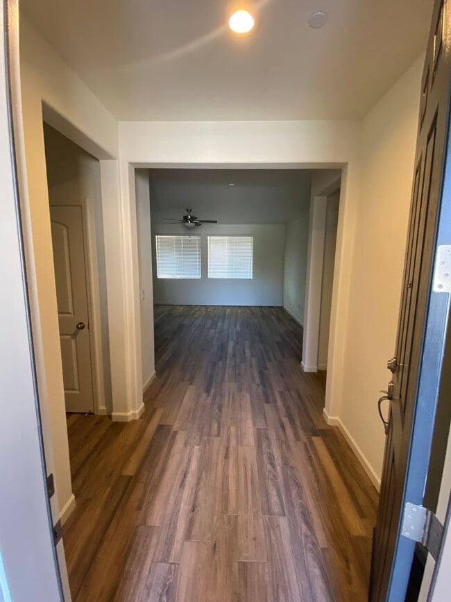 Photo - Gorgeous NEWER home between Tulare and Vis...