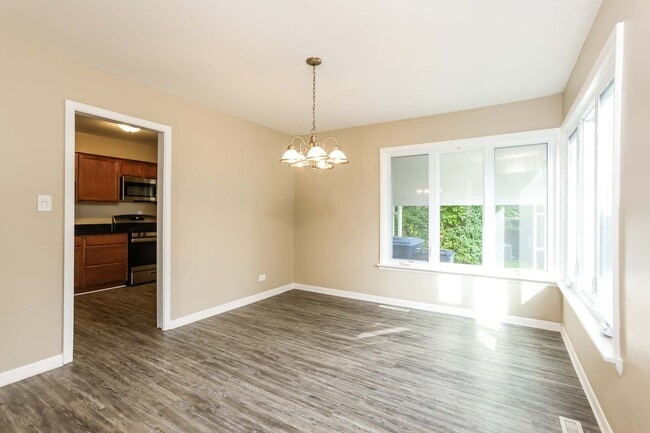 Photo - 1462 Deerfield Rd