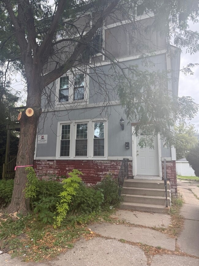 238 Des Plaines Ave