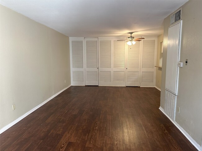 Photo - 3131 Cummins St