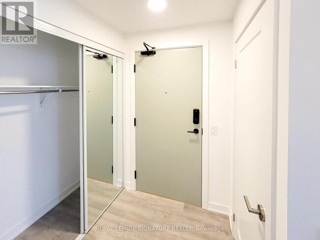 Photo - 5105 Hurontario St Unité 712