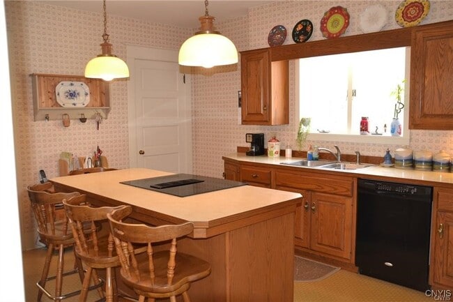 Photo - 130 W Remington St