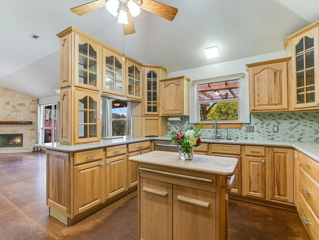 Photo - 1010 Foothills Dr