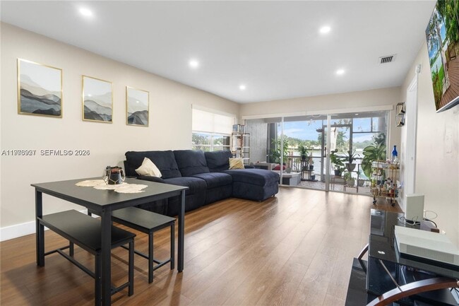 Photo - 796 Banks Rd