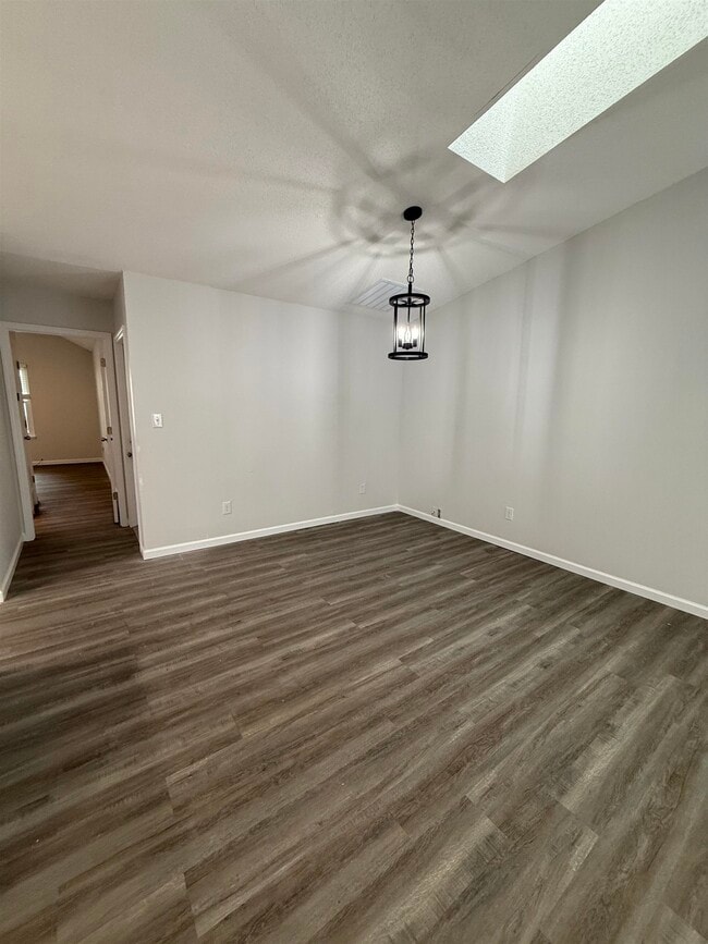 Photo - 4008 Bothwell Terrace