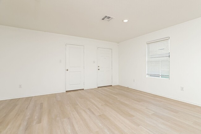 Photo - 3 bedroom 2 bathroom home located 8.5 miles from Lackland AFB