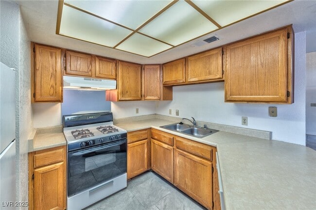 Photo - 587 Sellers Pl