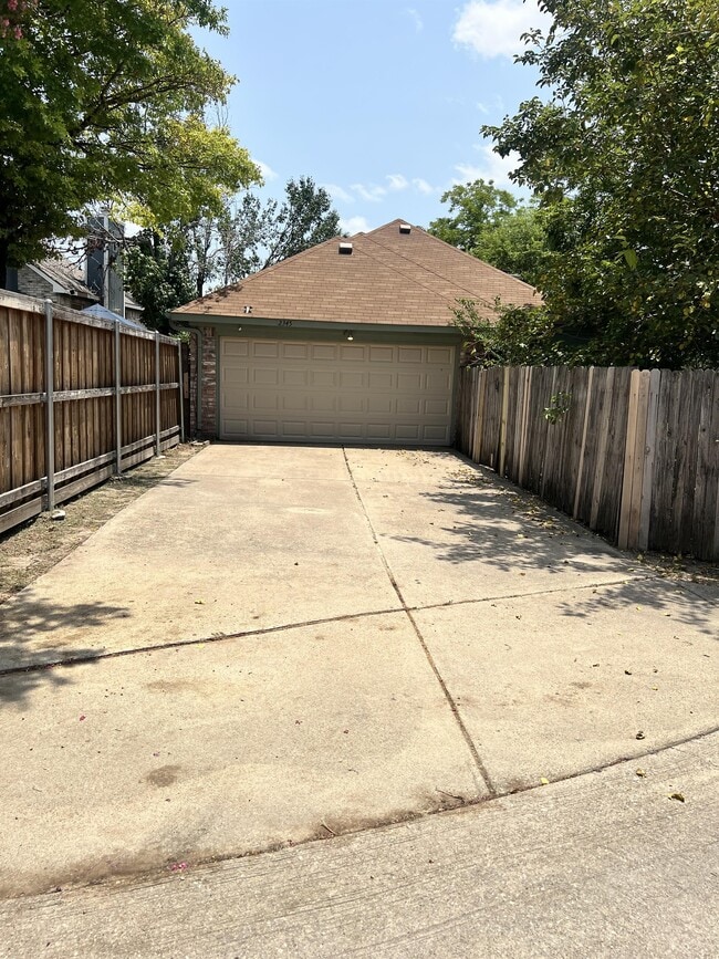 Photo - 2345 Browning Dr